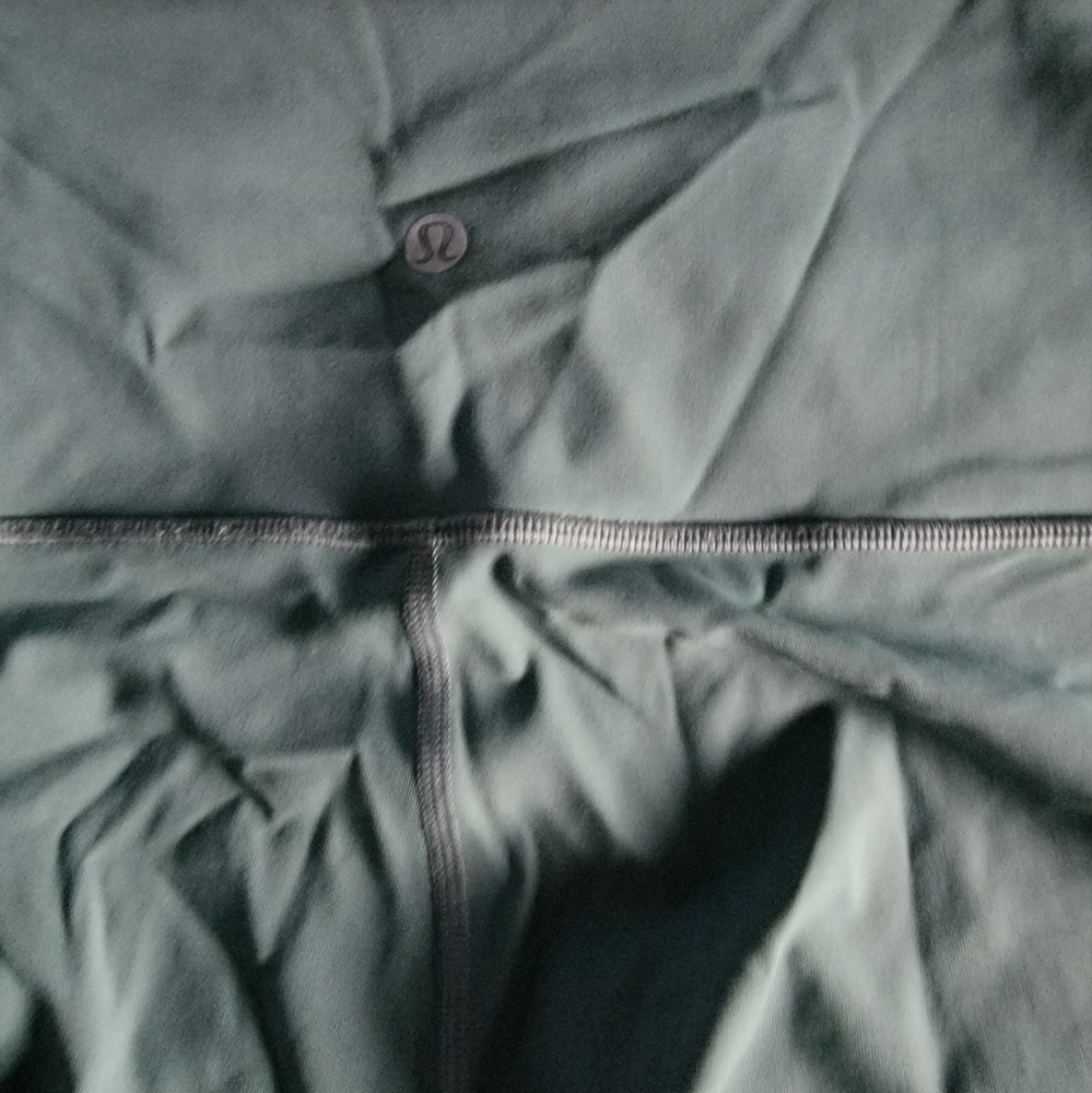 Lululemon - Picture 3 of 3